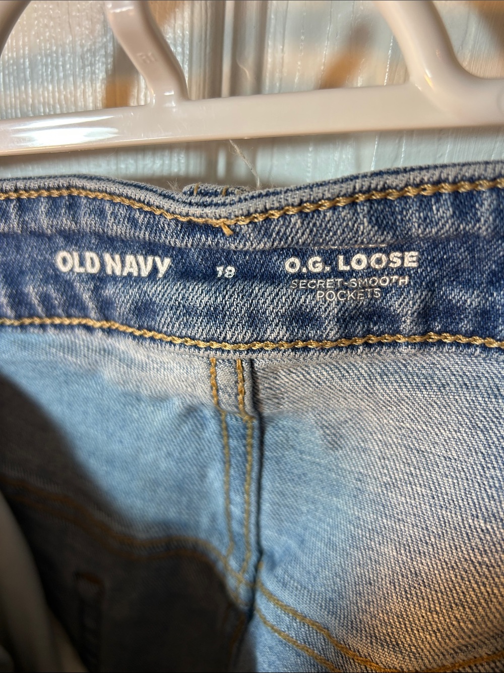 Old Navy High-Waisted OG Loose Jeans Secret Smooth Pockets size 18 medium wash - Picture 3 of 8